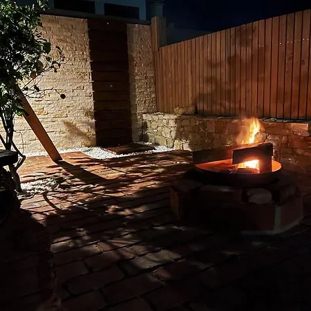 Casa Em Madeira Com Jardim Privado Hébergement de vacances Peniche