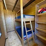 Casa Em Madeira Com Jardim Privado
