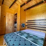 Nyaraló Casa Em Madeira Com Jardim Privado *