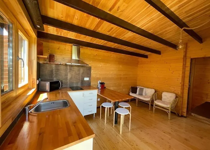 Casa Em Madeira Com Jardim Privado Dom wakacyjny