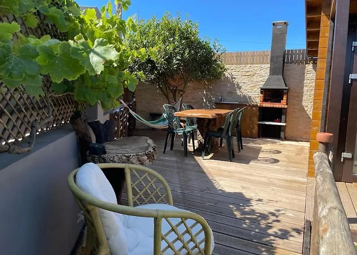 Dom wakacyjny Casa Em Madeira Com Jardim Privado