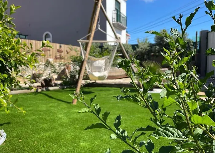 Dom wakacyjny Casa Em Madeira Com Jardim Privado *