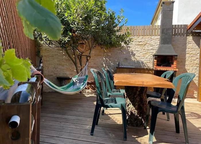 Dom wakacyjny Casa Em Madeira Com Jardim Privado Peniche