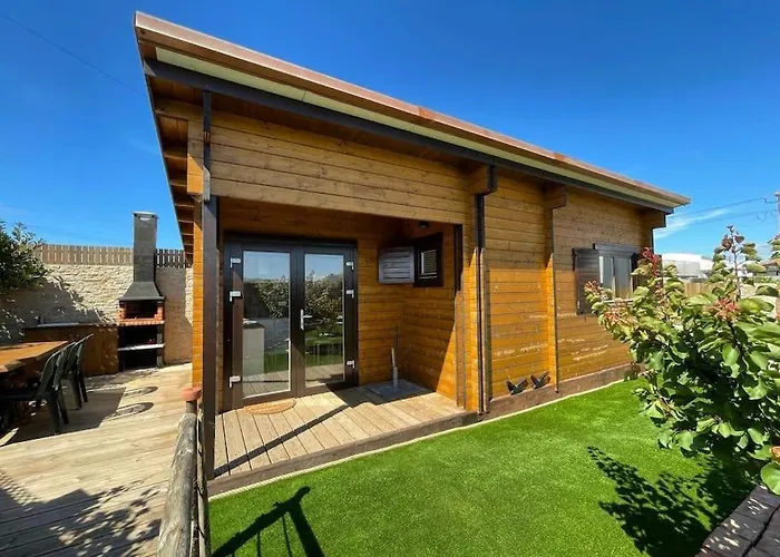 Casa Em Madeira Com Jardim Privado Dom wakacyjny